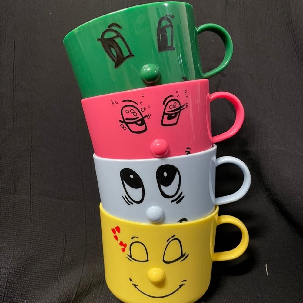 Set of 4 Plastic Mugs with Faces